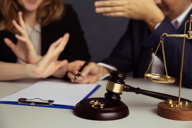 Les droits que les hommes ont lors d'un processus de divorce