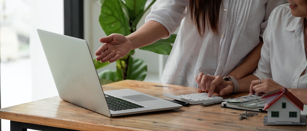 La loi Hoguet et l'estimation immobilière : un cadre réglementaire essentiel pour les professionnels et les particuliers
