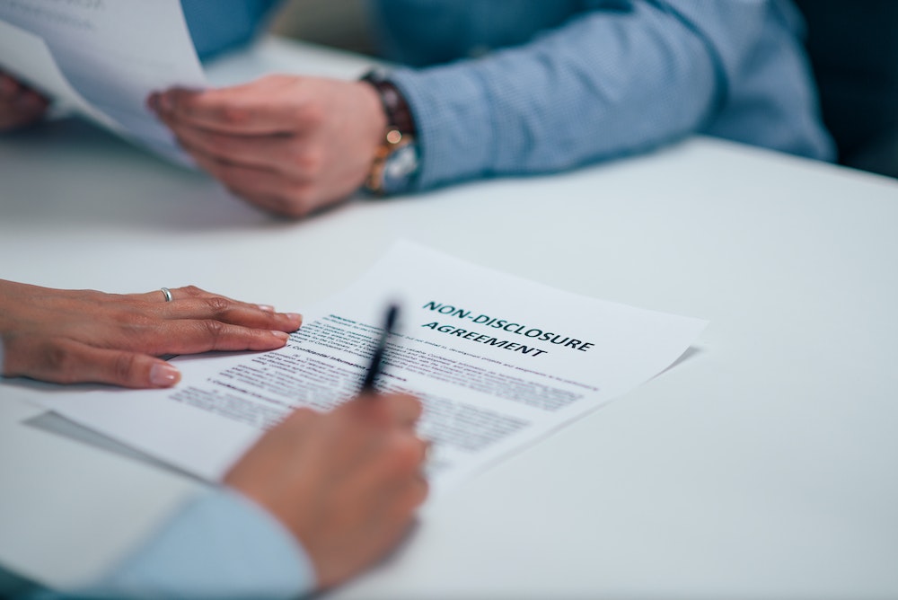 Mettre fin à un contrat de remplacement : les clés pour une procédure maîtrisée