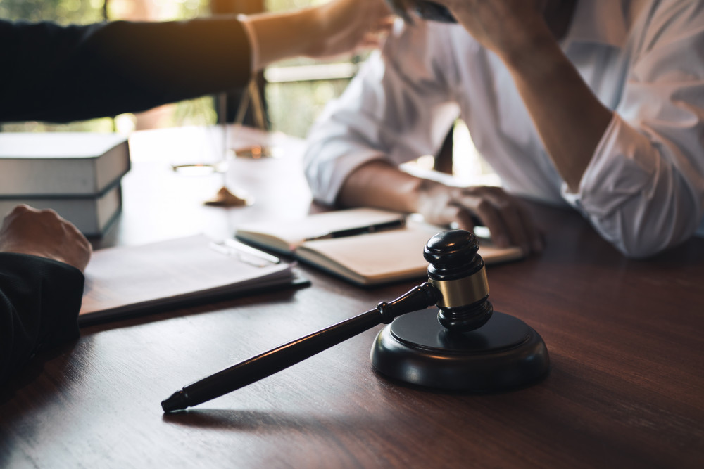 Porter plainte contre l'État : ce que vous devez savoir