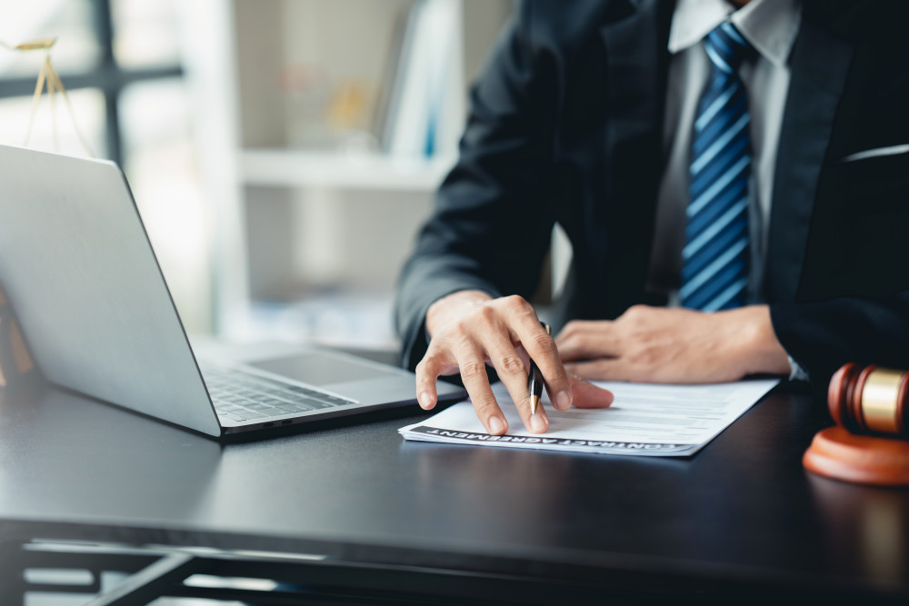 Obtenir l'exécution d'un jugement : les étapes clés et les conseils d'un avocat