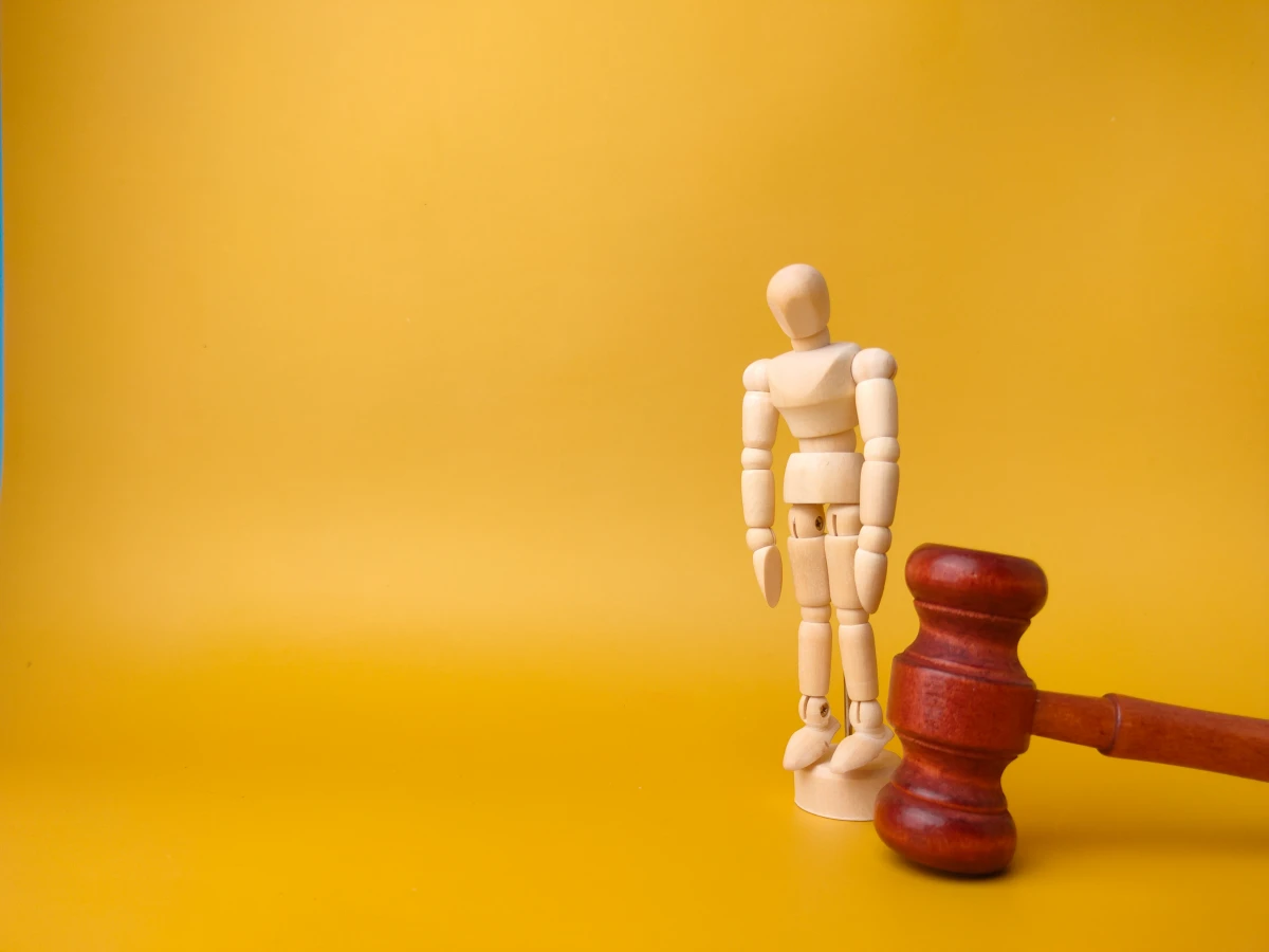 Le droit de l'espace et les activités des entreprises privées: enjeux et perspectives