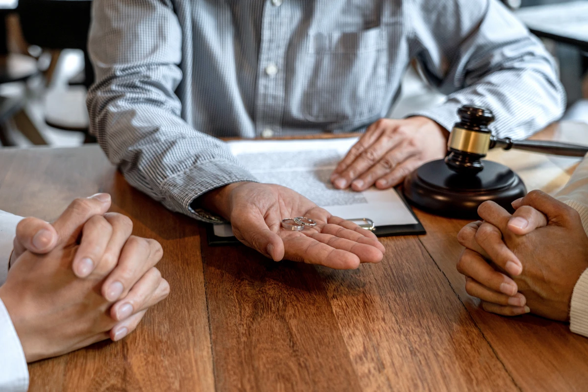 Divorce et partage des biens mobiliers : Guide complet pour une séparation équitable